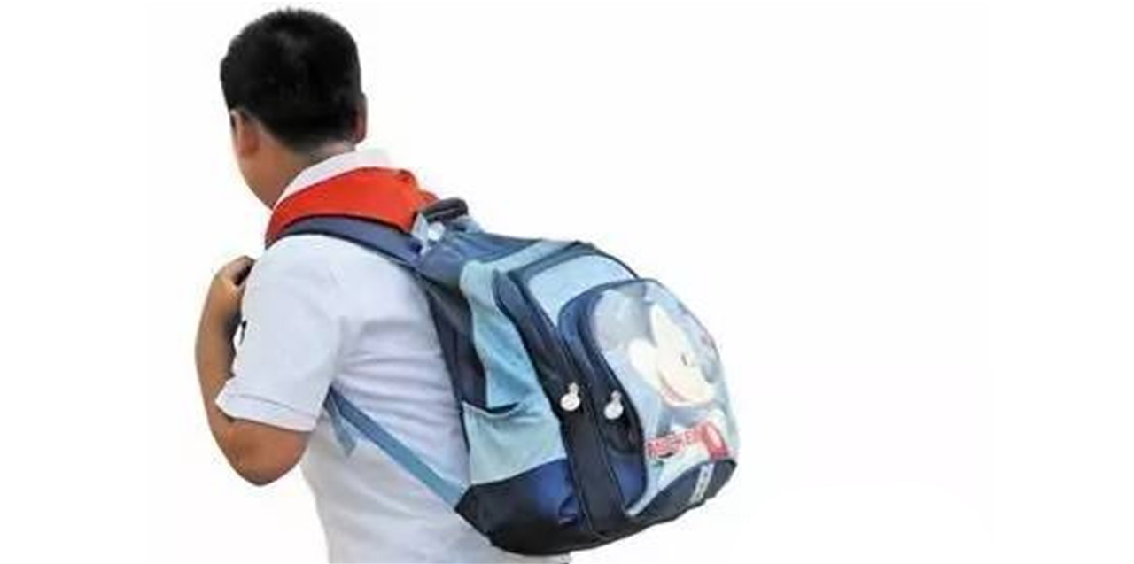 what-is-the-correct-way-to-carry-student-bags-01